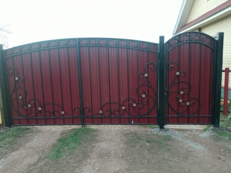 Ворота, калитка  с элементами ковки